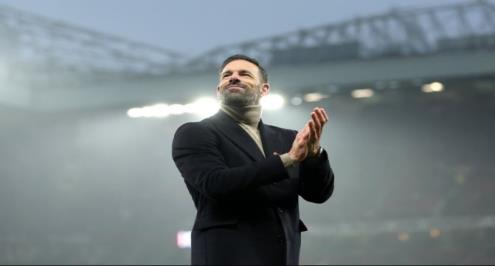  فان نيستلروي: تاريخ ليستر سيتي مثير للإعجاب.. ومتحمس للعمل مع "الثعالب"